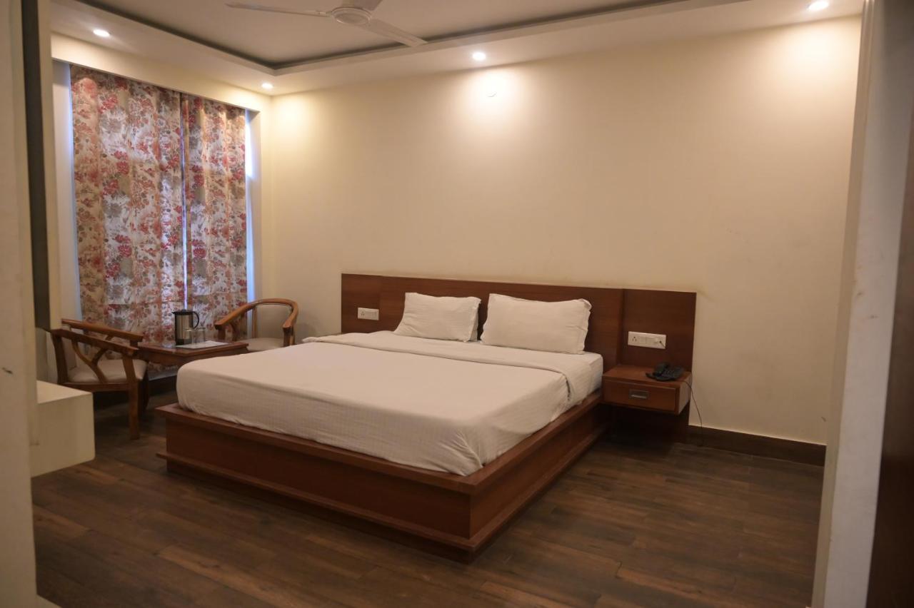 Hotel Apple Blossom B$B Manāli Buitenkant foto